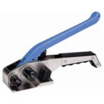 Strapping machine for synthetic elastic strapping (made of plastic material)