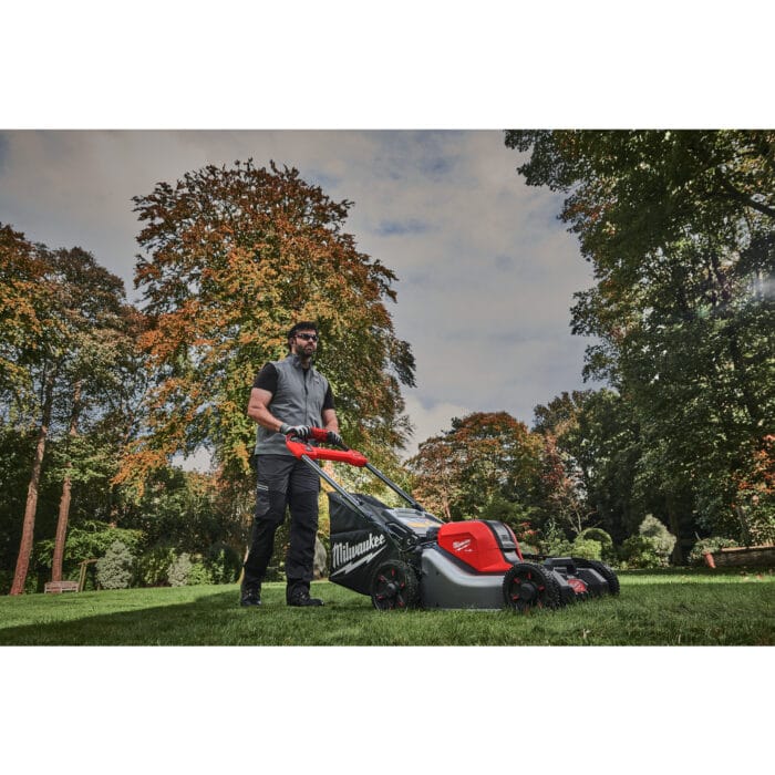 MILWAUKEE Self-propelled lawn mower 3-in-1 46 cm dual battery (2x18V) M18™ FUEL™ - Image 2