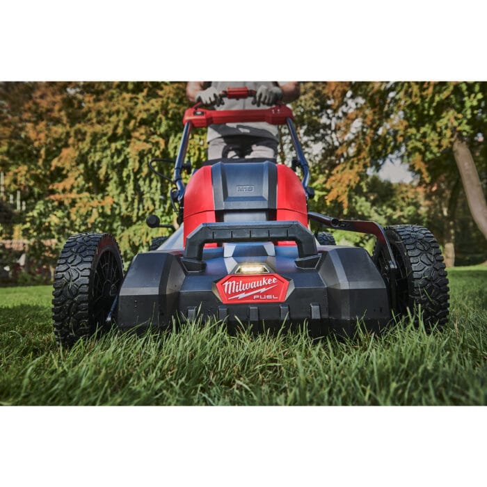 MILWAUKEE Self-propelled lawn mower 3-in-1 46 cm dual battery (2x18V) M18™ FUEL™ - Image 8