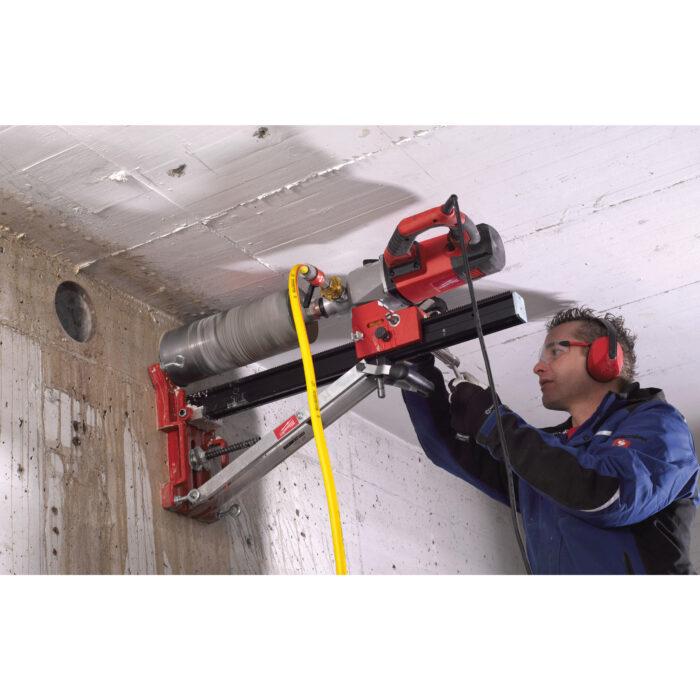 Milwaukee 3-Gang-Kernbohrmaschine für Nass- und Trockenbohrungen