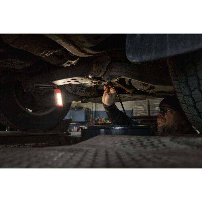 milwaukee torcia tascabile pieghevole con batteria interna ricaricabile