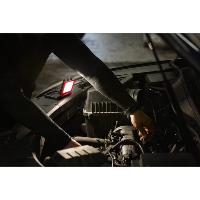 milwaukee torcia tascabile pieghevole con batteria interna ricaricabile