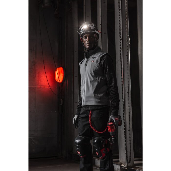 milwaukee torcia per elmetto bolt™ ricaricabile con usb 600 lumen milwaukee torcia per elmetto bolt™ ricaricabile con usb 600 lumen