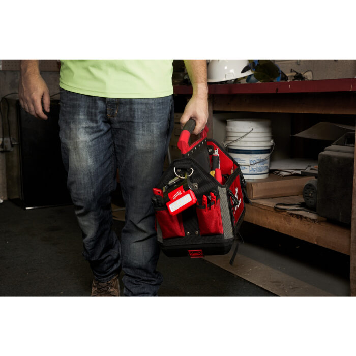 milwauke torcia tascabile a faro 550l ricaricabile con usb milwauke torcia tascabile a faro 550l ricaricabile con usb