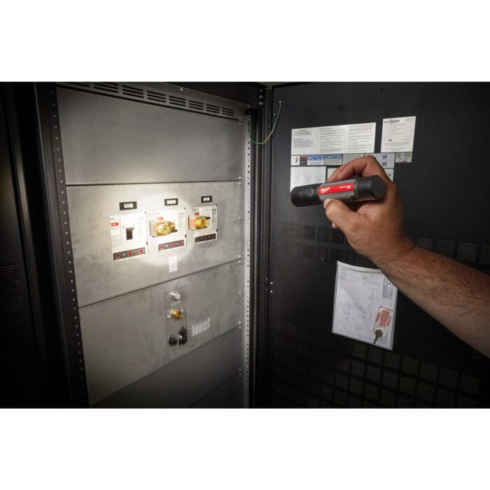 milwauke torcia compatta 800l ricaricabile con usb