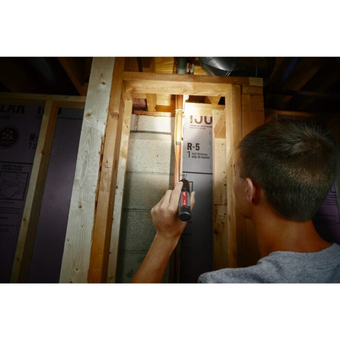 milwauke torcia compatta 800l ricaricabile con usb