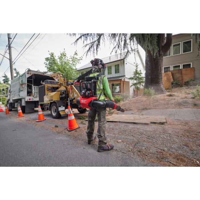 milwaukee soffiatore spalleggiato 20.5n doppia batteria (2x18v) m18 fuel™