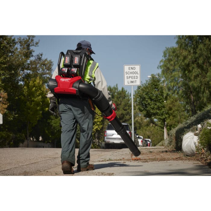 milwaukee soffiatore spalleggiato 20.5n doppia batteria (2x18v) m18 fuel™