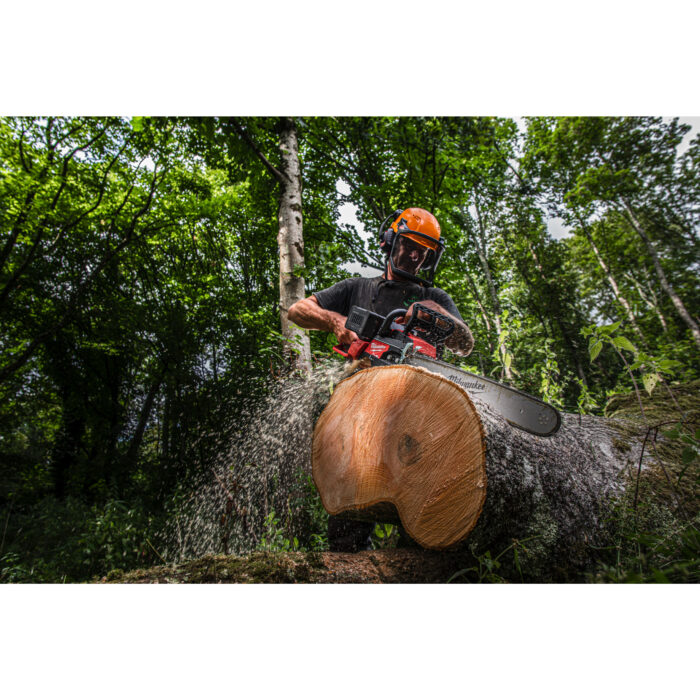 milwaukee elektrosäge m18 fuel™ doppelbatterie (2x18v) mit 50 cm schwert