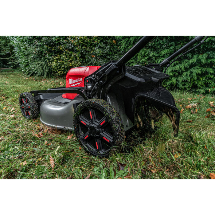 milwaukee selbstfahrender rasenmäher 3-in-1 53 cm doppelakku (2x18v) m18 fuel™ milwaukee selbstfahrender rasenmäher 3-in-1 53 cm doppelakku (2x18v) m18 fuel™
