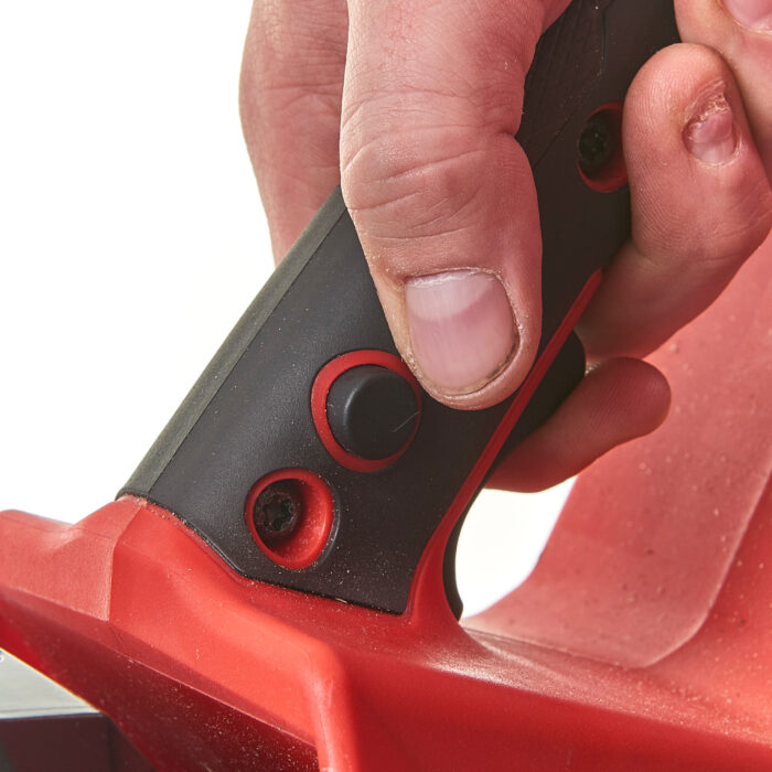 Milwaukee m18 fuel™ scie électrique avec barre de 40 cm. Milwaukee m18 fuel™ scie électrique avec barre de 40 cm.