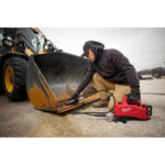 Milwaukee mini M18™ hydraulic pump 700 bar