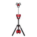 milwauke torre faro led multidirezionale con treppiede m18™ 6.000 lumen e caricabatterie batteria/corrente