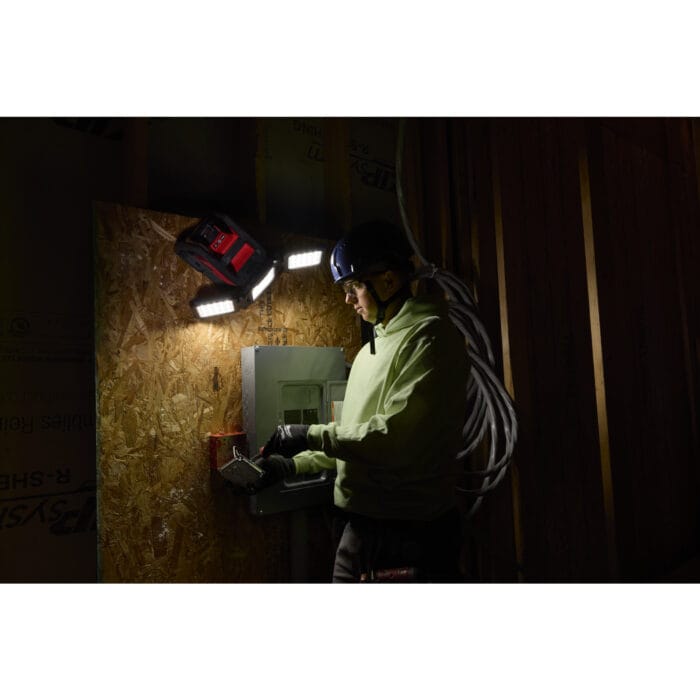 milwaukee faro led da cantiere m18™ con 3 teste multidirezionali batteria/corrente