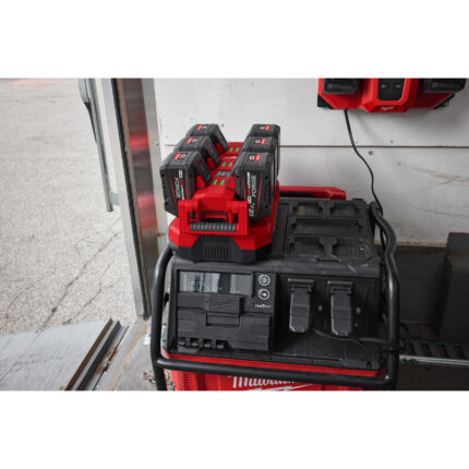 milwaukee caricabatterie packout™ per mezzi mobili con 6 postazioni m18™