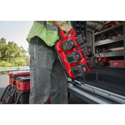milwaukee caricabatterie packoutโข per mezzi mobili con 6 postazioni m18โข