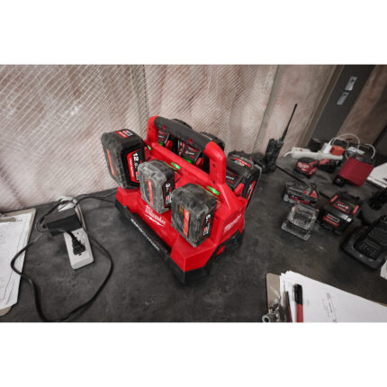 milwauke caricabatterie multiplo m18™ packout™ con usb