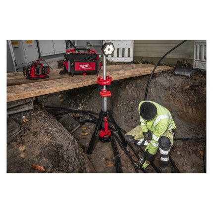 milwaukee torre faro led multidirezionale con treppiede m18™ 2.800 lumen