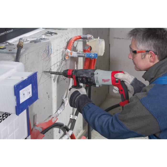 milwauke tassellatore sds plus a tre modalità con capacità di foratura fino a 30 mm