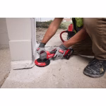 milwaukee connessione completamente senza utensili alle smerigliatrici m18™ da 115 e 125 mm (eccetto modelli con testa piatta e modelli di sicurezza a doppio interruttore), serie ag(v) 12 e agv 15. funzione anteriore scorrevole senza utensili per consentire l’accesso agli angoli e la lavorazione a filo dei bordi. la cuffia è compatibile con gli aspiratori milwaukee® di classe m grazie all’esclusivo adattatore con sistema “click” fornito con l’aspirapolvere