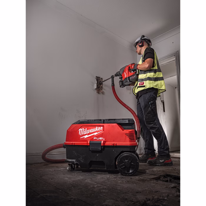milwaukee martello demo perforatore sds max m18 fuel™ classe 5 kg 40 mm con one key™